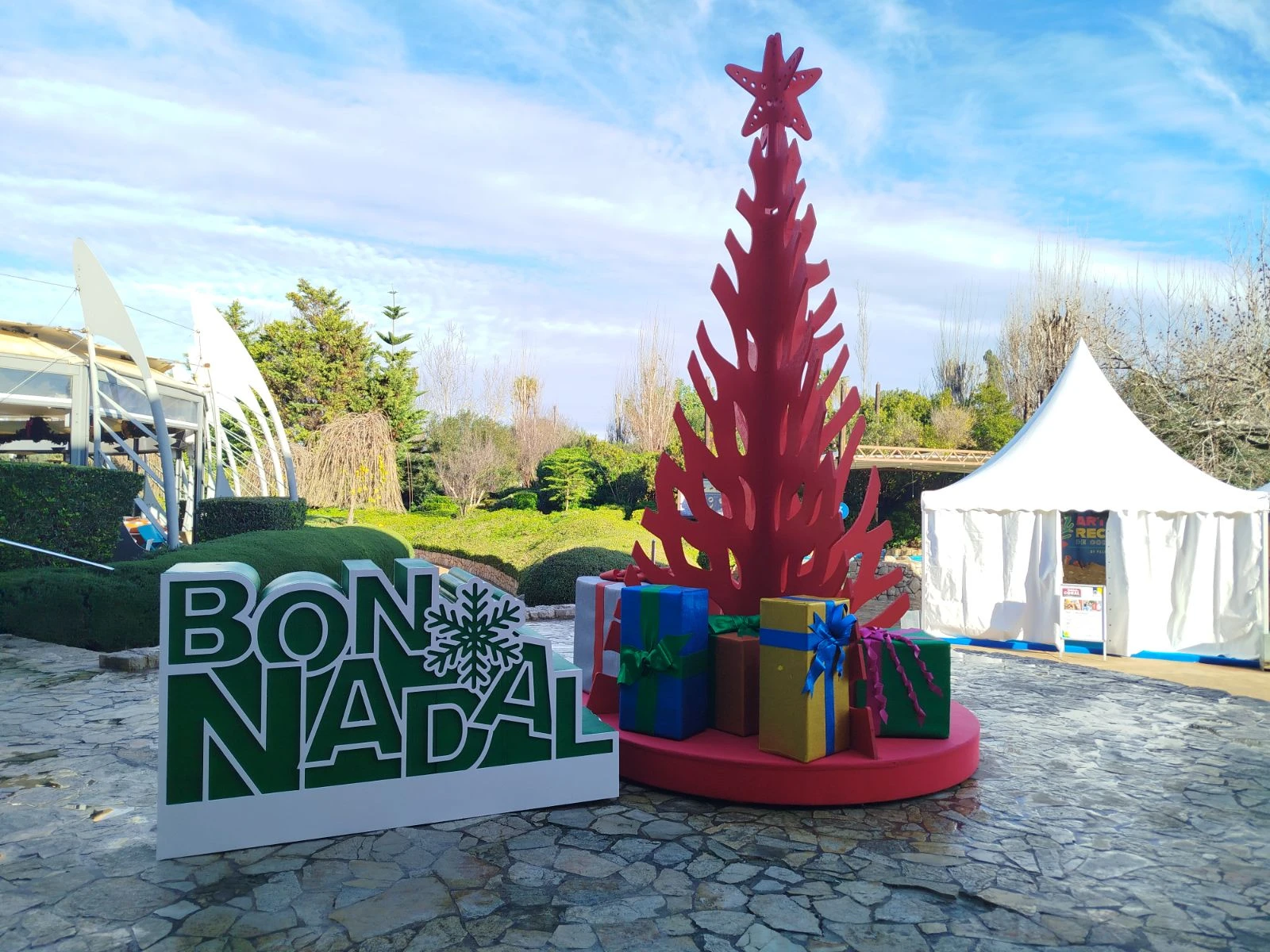 Consulta los horarios especiales